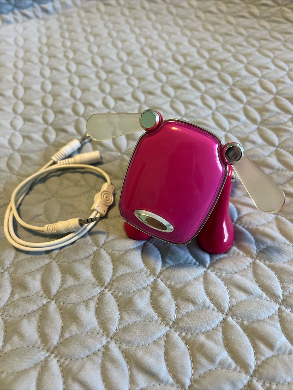 iDog - Pink iPod Speaker Music Player